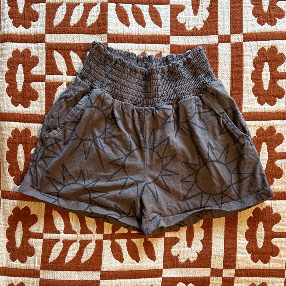 Tea Collection - Kids Shorts with Sun Pattern